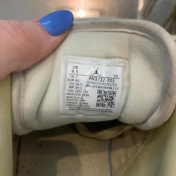 Nike Jordan 1 Low SE Team Gold Cream 9.5 Women 8 Mens - Picture 9 of 9